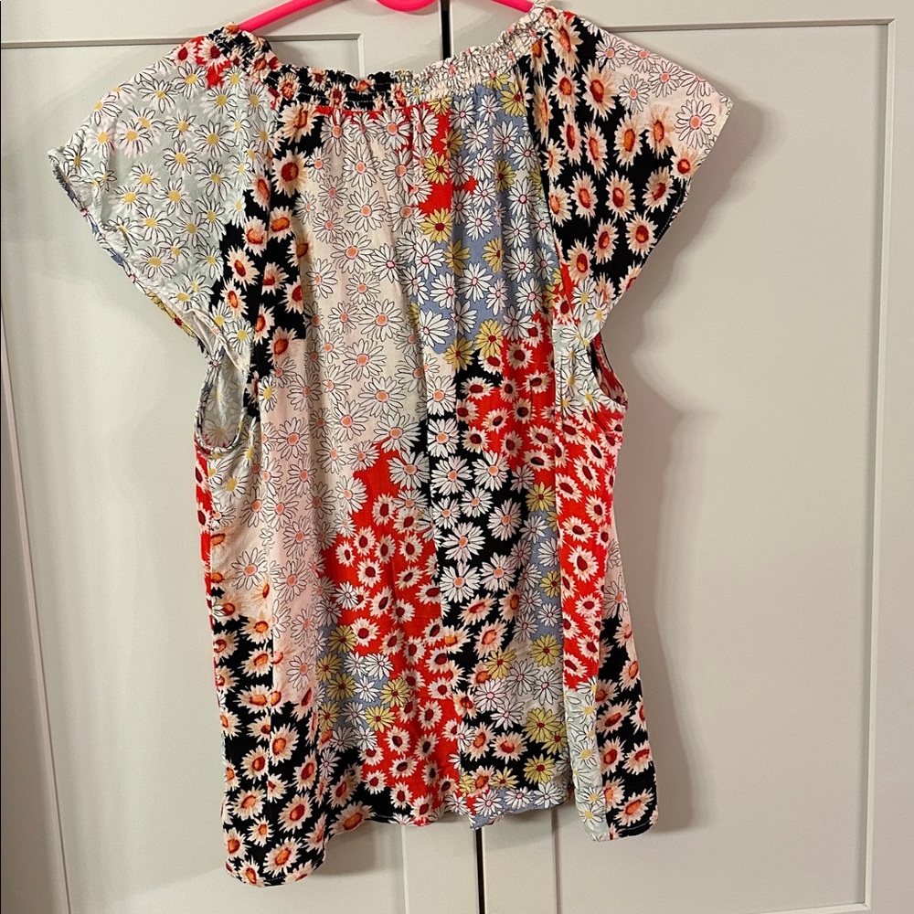 Sanctuary Multicolor patchwork Floral V-Neck cap sleeve Blouse - Picture 5 of 5